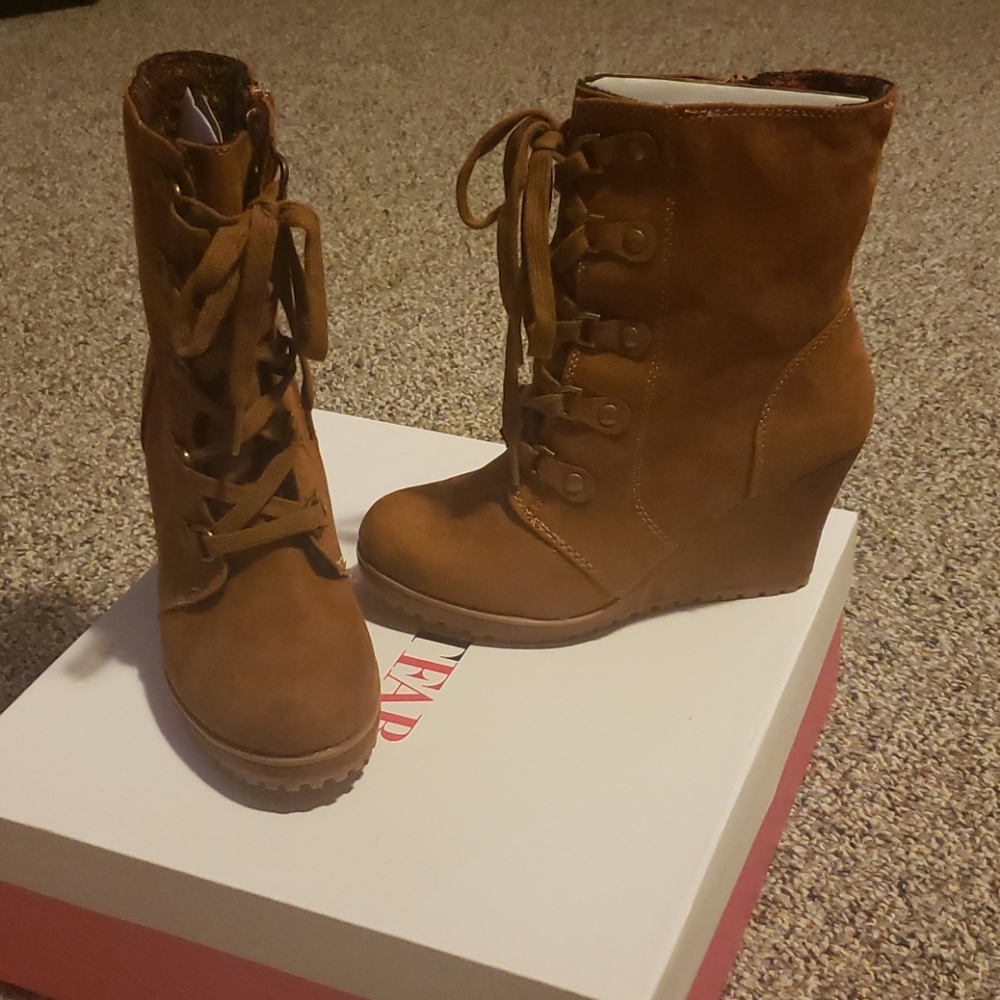 Amariss wedges